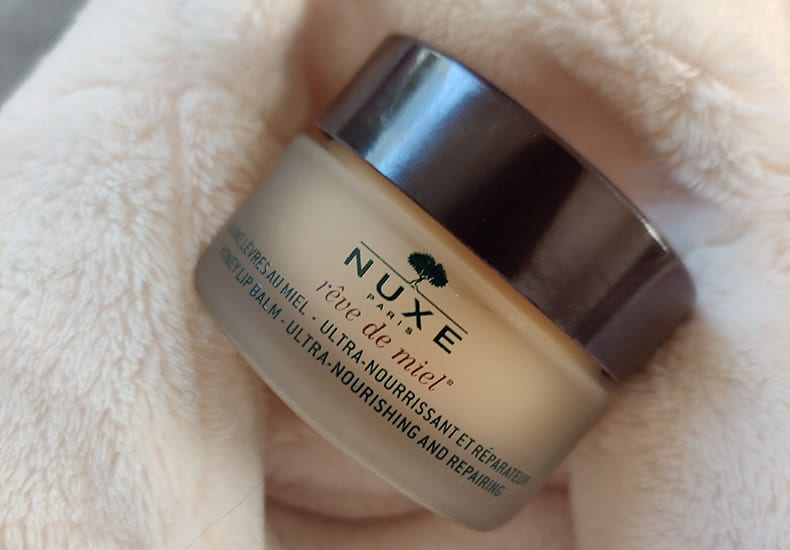 Quelle routine soins d'hiver peau sèche ? visage et lèvres baume levre nuxe reve de miel