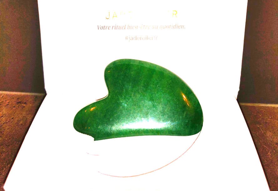 gua sha outil massage visage de beauté naturelle en pierre jade